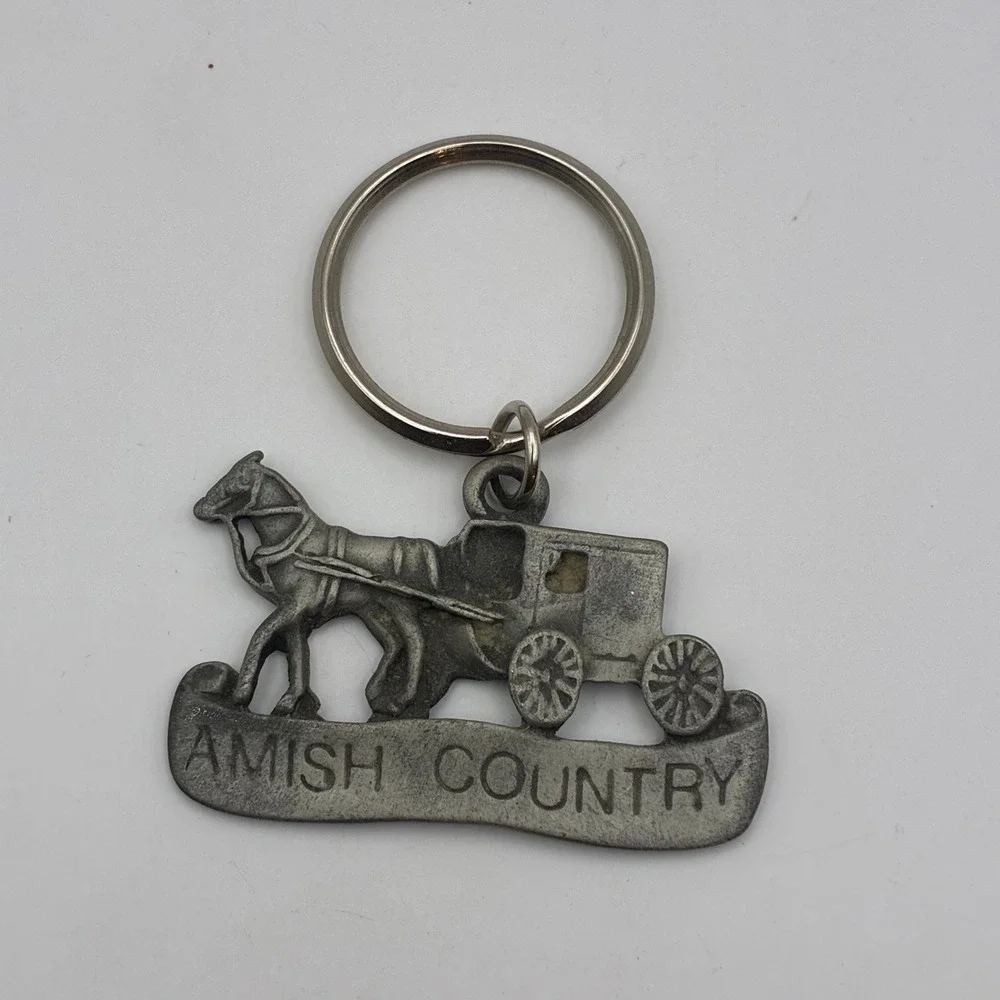 Amish Country Horse and Buggy Souvenir Metal Keychain Silver Tone Travel Gift